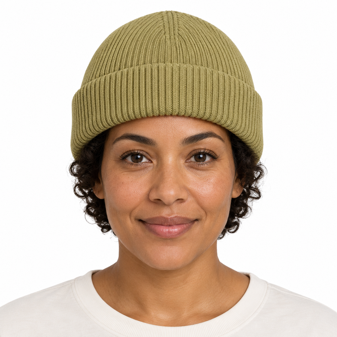 Sitztgut Unisex-Rippstrick-Beanie mit Umschlag – Oliv – Vorderansicht