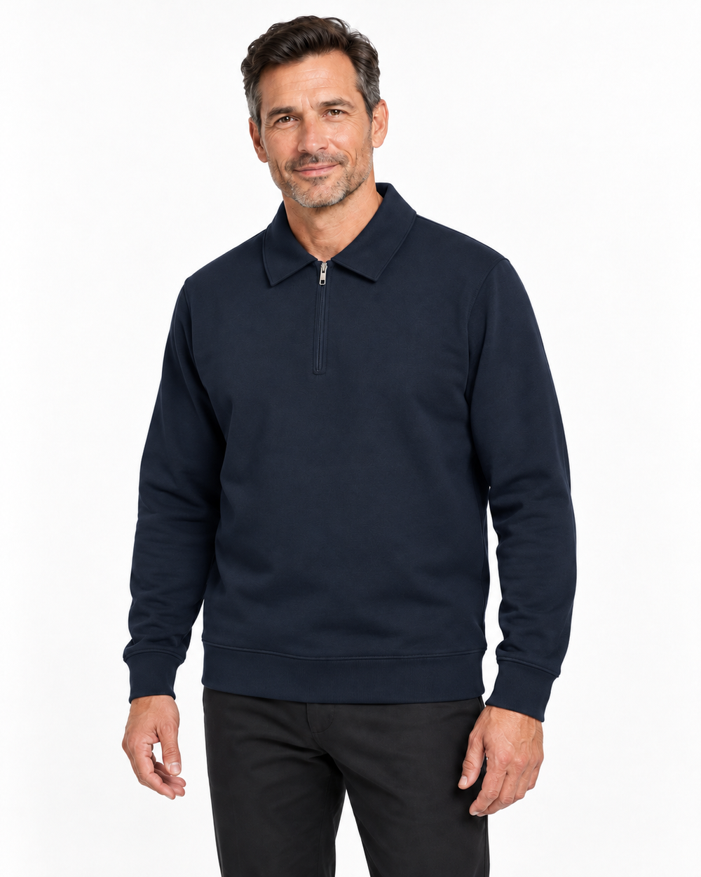 Sitztgut Polokragenpullover Unisex aus Sweatstoff mit kurzem Reißverschluss in Marine am Model