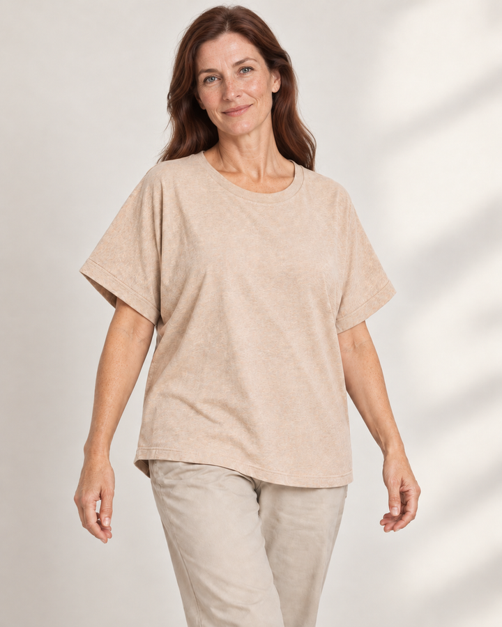 Sitztgut Damen Oversize T-Shirt in Beige bunt meliert am Model