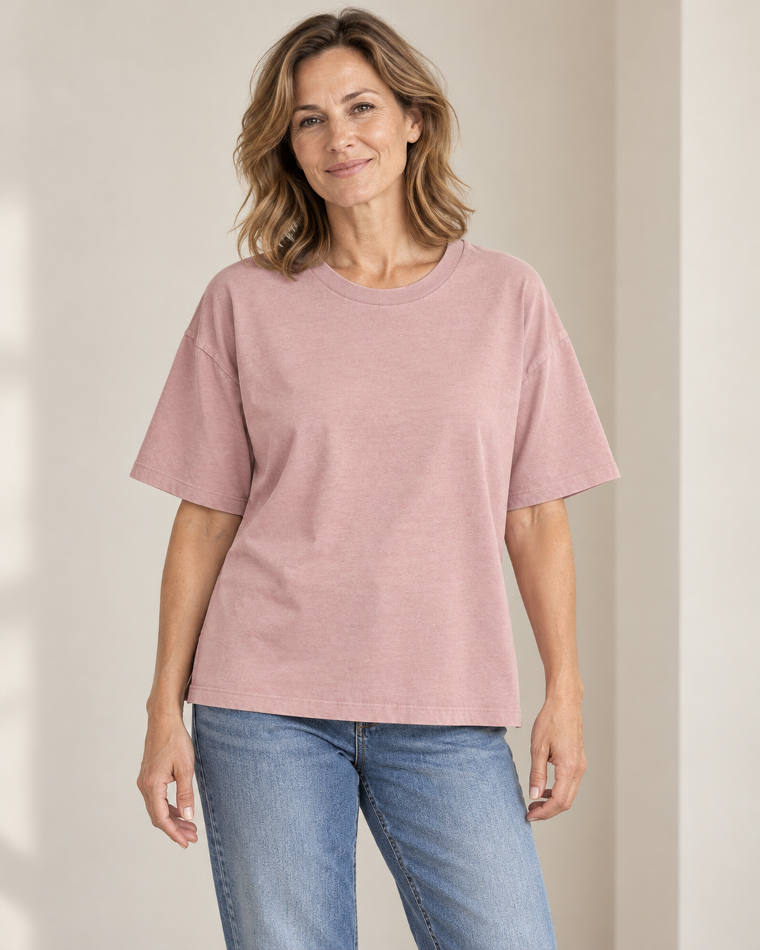 Sitztgut T-Shirt für Damen aus Bio-Baumwolle mit Vintage-Optik in Rosa Vintage am Model