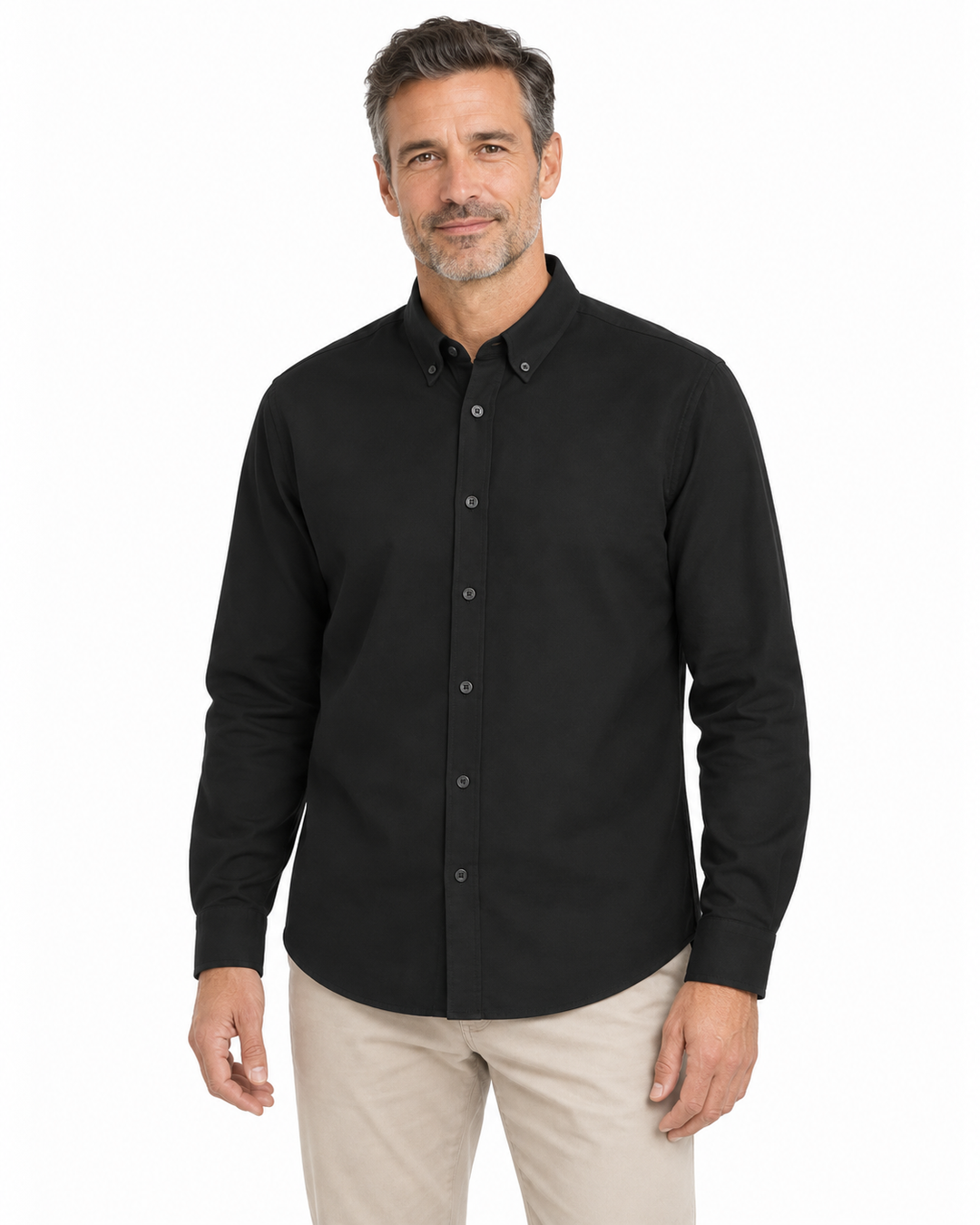 Sitztgut Langarmhemd für Herren aus Bio-Baumwolle mit Button-down-Kragen in Schwarz am Model