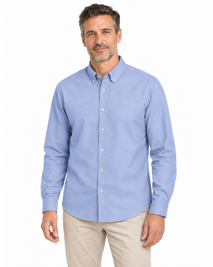 Sitztgut Langarmhemd für Herren aus Bio-Baumwolle mit Button-down-Kragen in Oxfordblau am Model