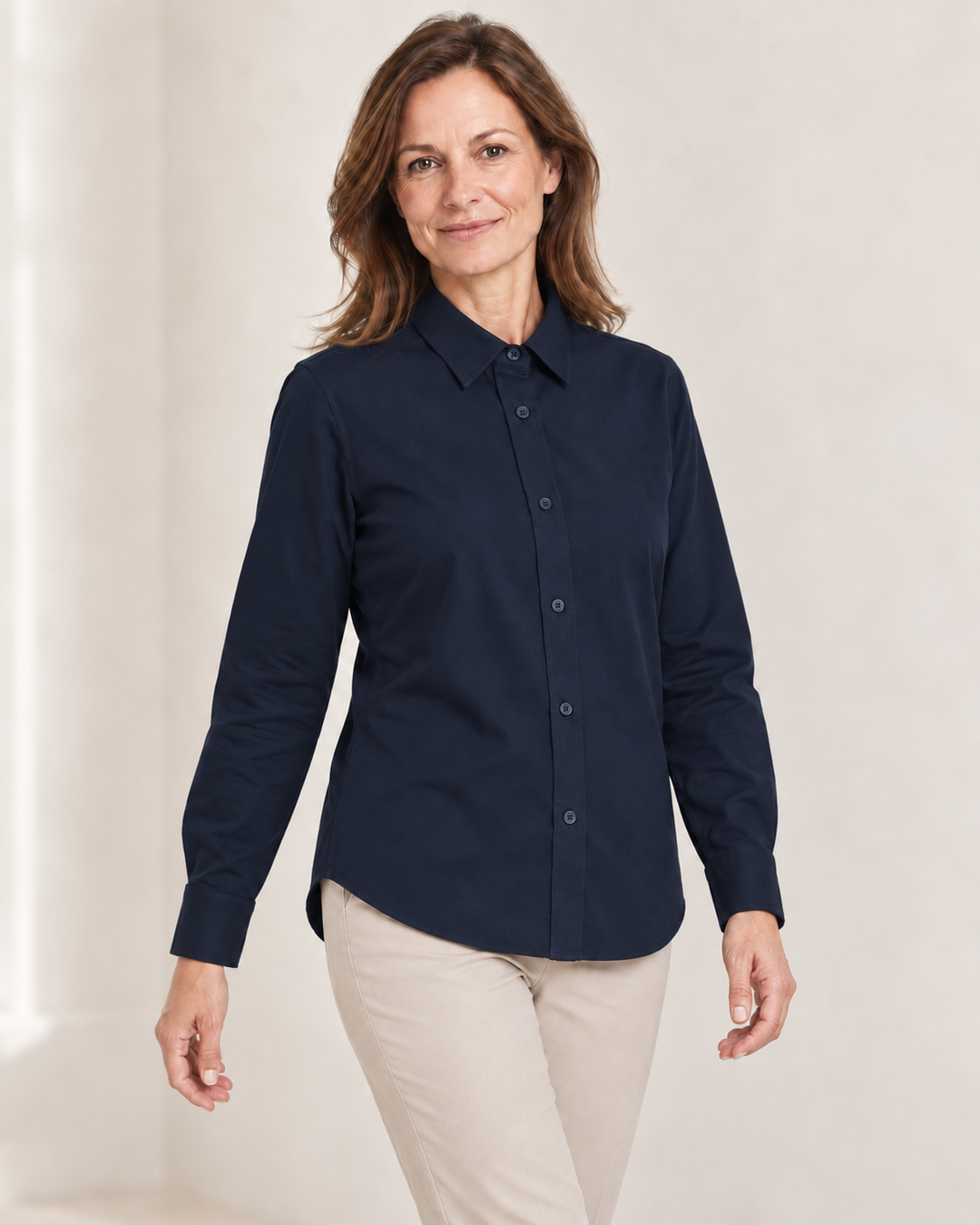 Sitztgut Hemdbluse für Damen aus Bio-Baumwolle in Oxford-Webart in Marine am Model