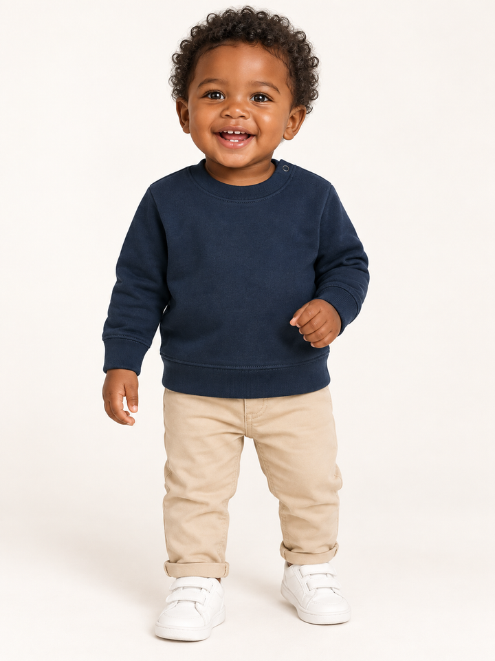Baby Sweatshirt in Navy – Modelansicht