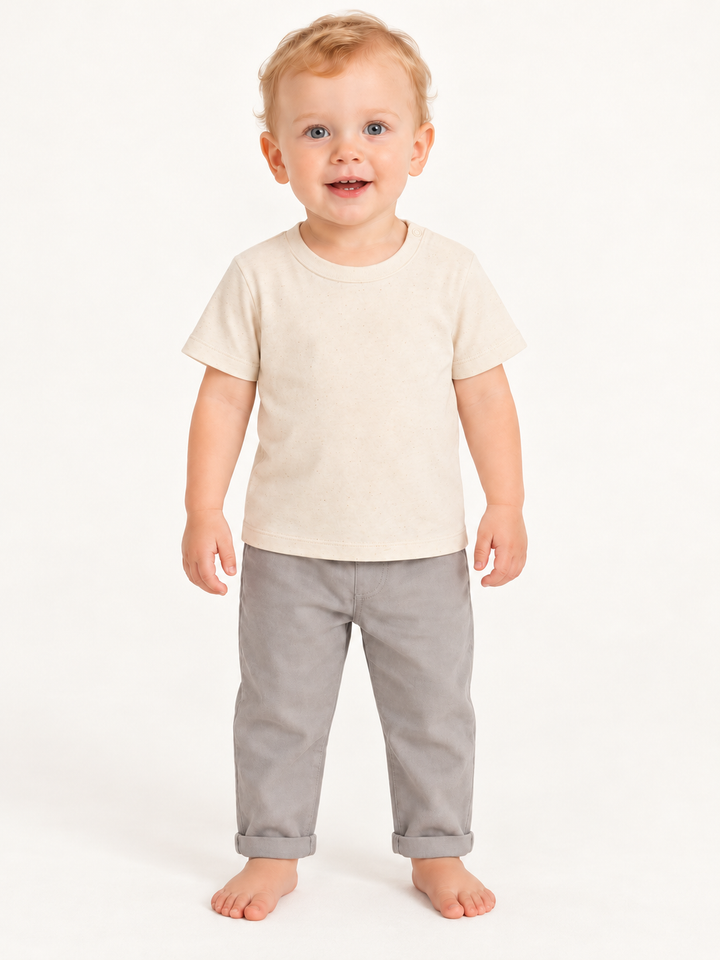 Baby T-Shirt in Natur – Modelansicht