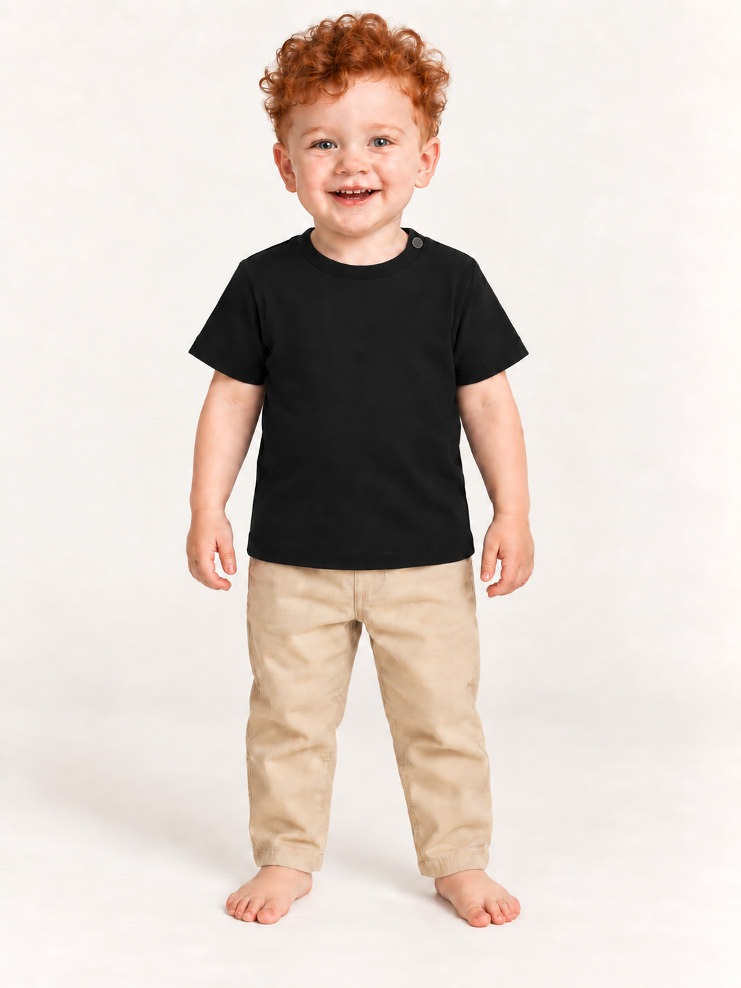 Baby T-Shirt in Schwarz – Modelansicht