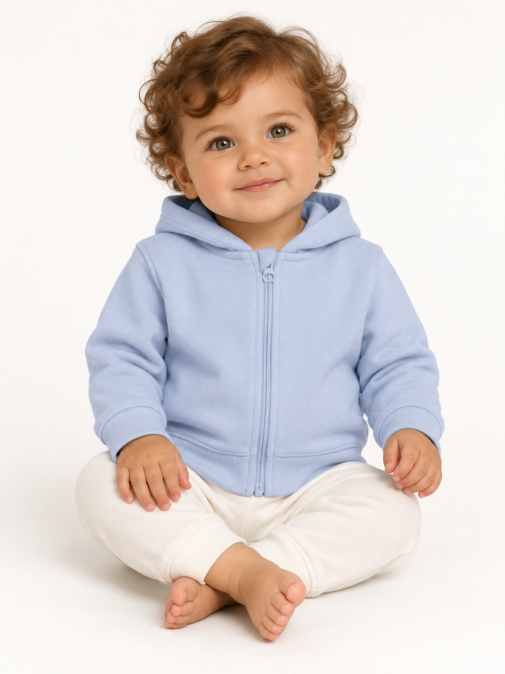 Baby Zip-Hoodie in Hellblau – Modelansicht