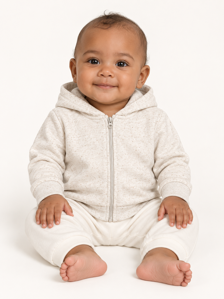 Baby Zip-Hoodie in Hellgrau – Modelansicht