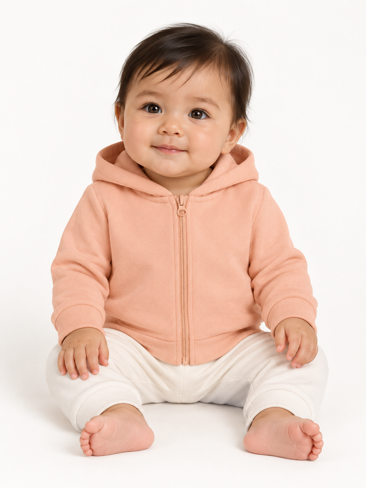 Baby Zip-Hoodie in Pfirsich – Modelansicht