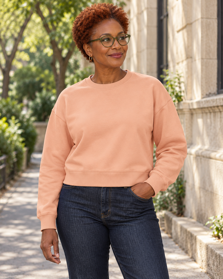 Sitztgut Damen-Sweatshirt aus Baumwolle, kurz geschnitten – Fraiche Peche – Alltagsansicht