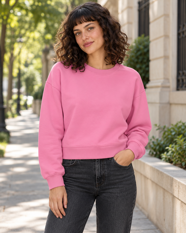 Sitztgut Damen-Sweatshirt aus Baumwolle, kurz geschnitten – Bubble Pink – Alltagsansicht