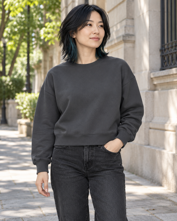 Sitztgut Damen-Sweatshirt aus Baumwolle, kurz geschnitten – Anthracite – Alltagsansicht