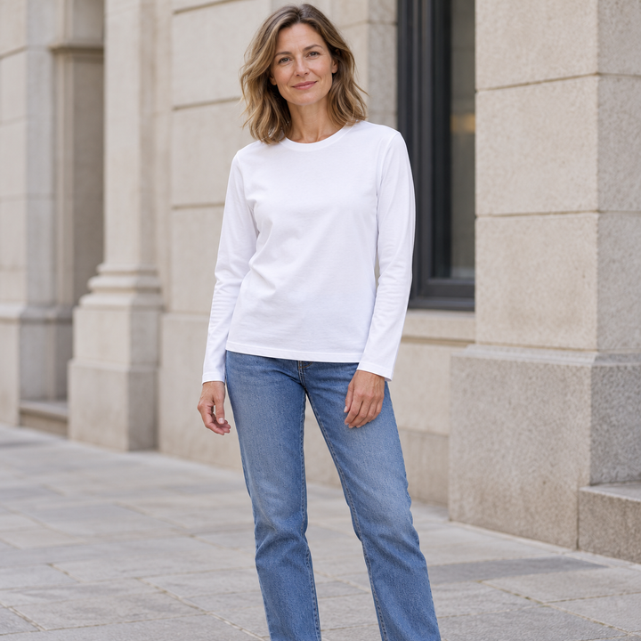 Sitztgut Unisex-Langarmshirt aus Baumwolle, 180 g/m² – Weiß – Alltagsansicht