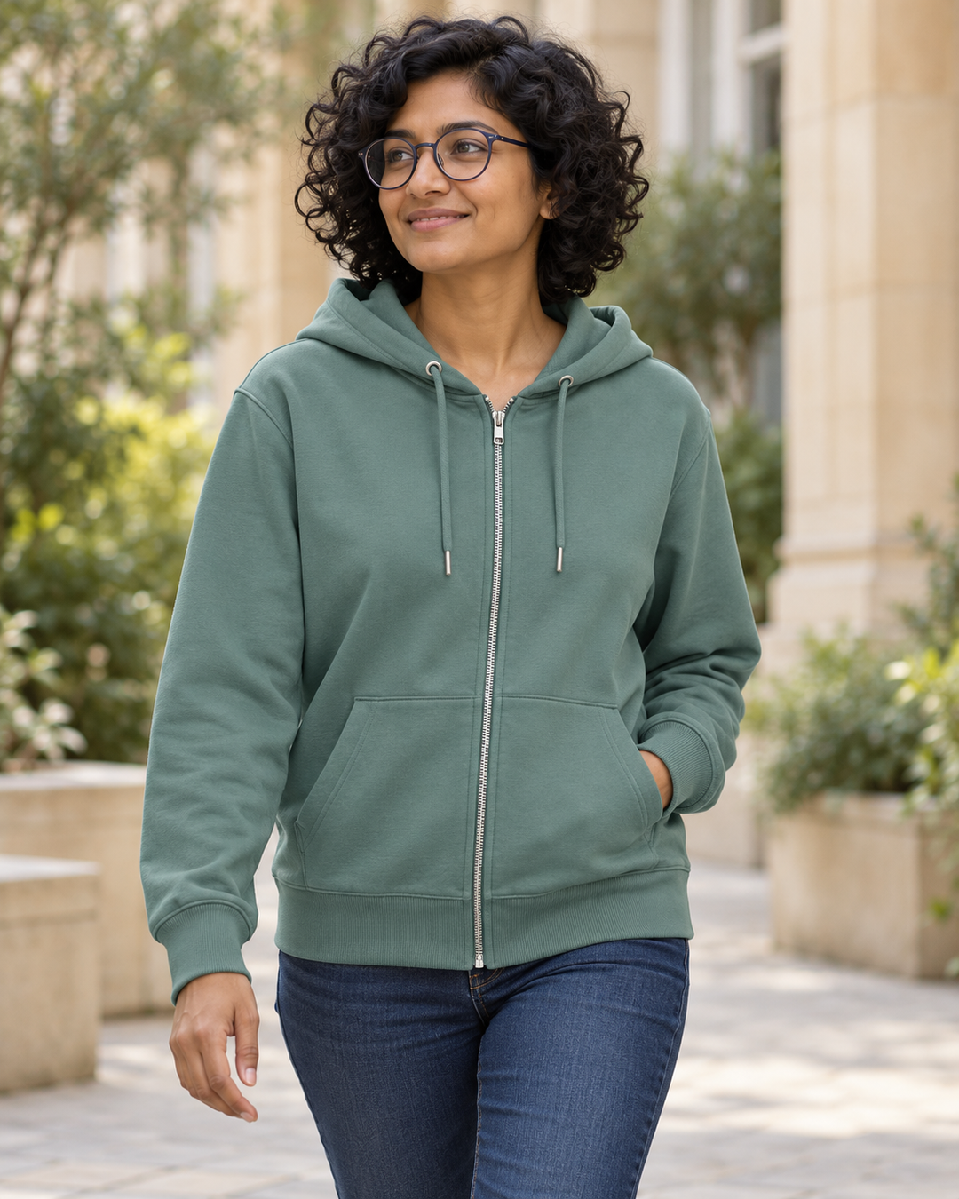 Sitztgut Unisex-Sweatjacke aus Baumwolle mit Kapuze – Green Bay – Alltagsansicht