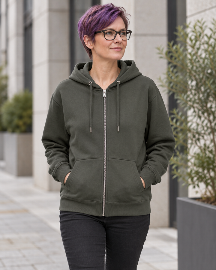 Sitztgut Unisex-Sweatjacke aus Baumwolle mit Kapuze – Khaki – Alltagsansicht