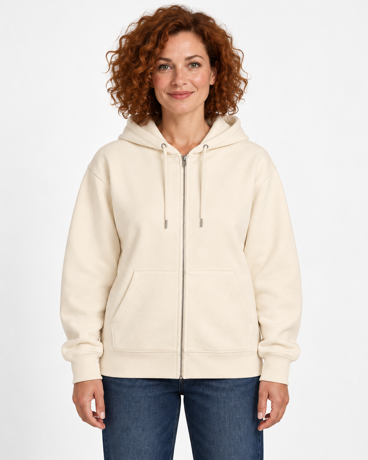 Sitztgut Damen-Sweatjacke aus Baumwolle mit Kapuze – Natur – Vorderansicht mit weiblichem Model