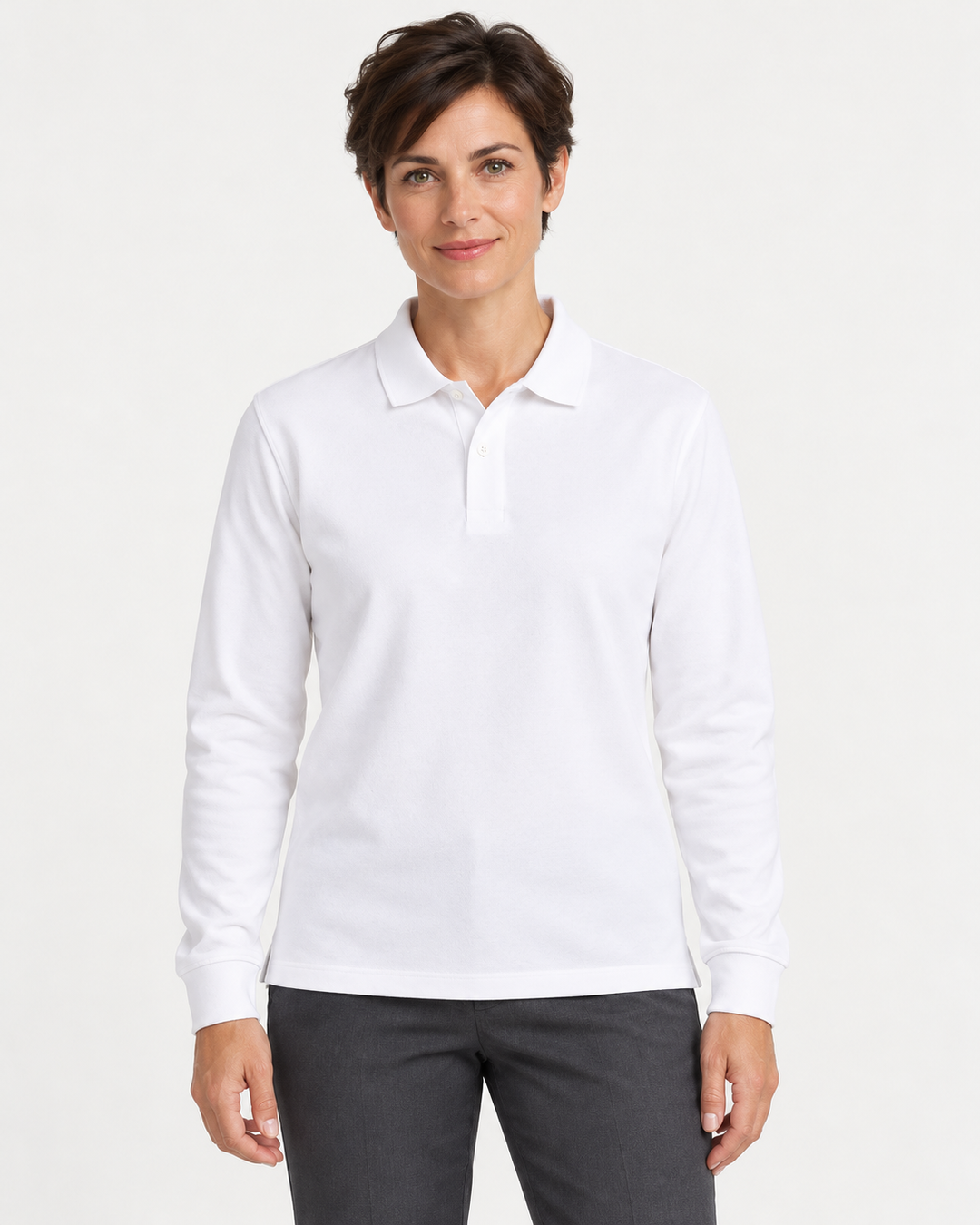 Sitztgut Damen-Langarm-Poloshirt aus Baumwolle – Weiß – Vorderansicht mit weiblichem Model