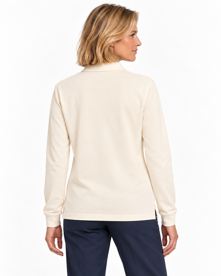 Sitztgut Damen-Langarm-Poloshirt aus Baumwolle – Natur – Rückenansicht mit weiblichem Model