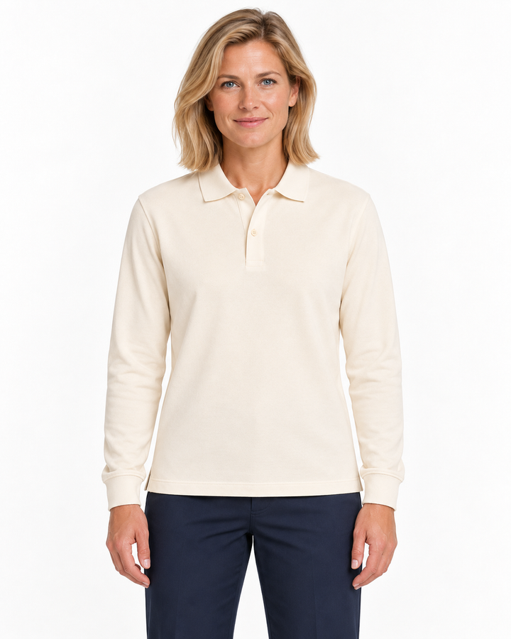 Sitztgut Damen-Langarm-Poloshirt aus Baumwolle – Natur – Vorderansicht mit weiblichem Model