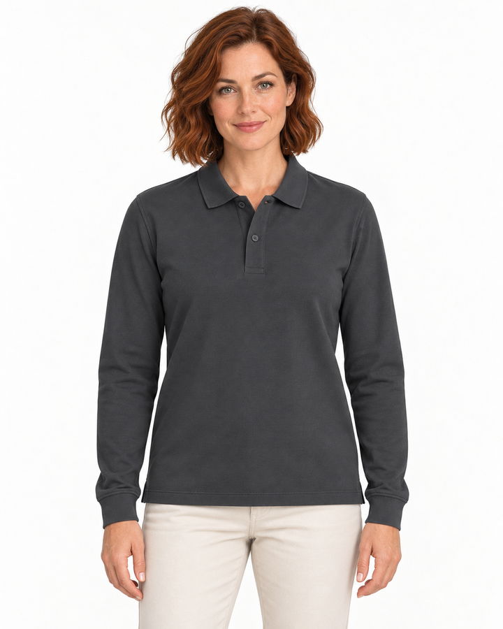 Sitztgut Damen-Langarm-Poloshirt aus Baumwolle – Anthrazit – Vorderansicht mit weiblichem Model