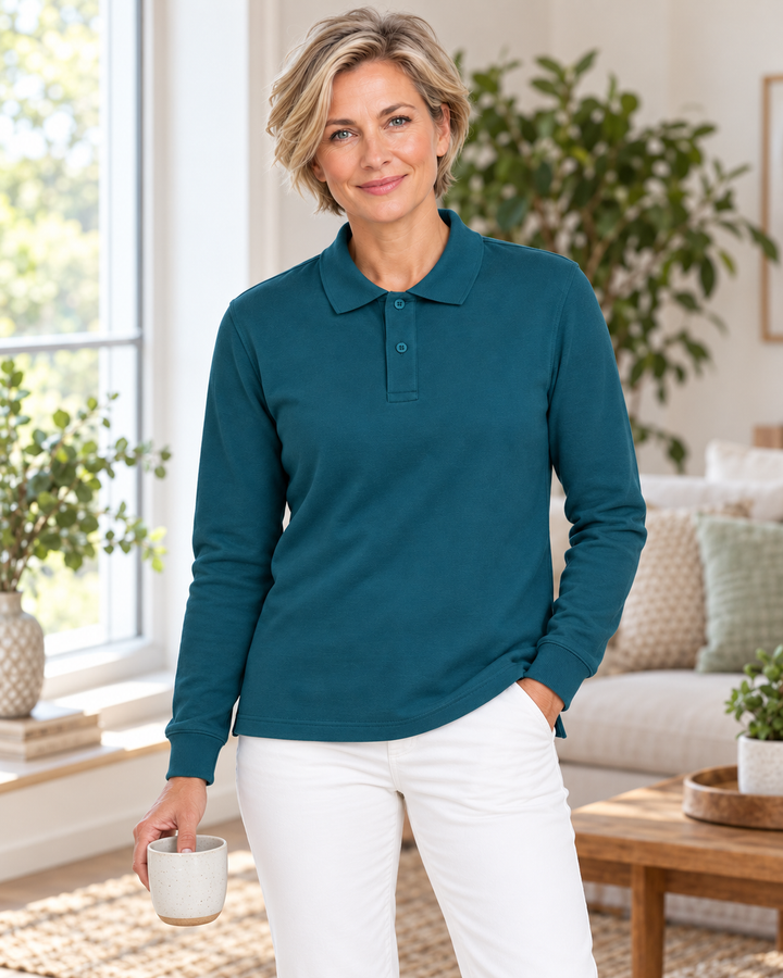 Sitztgut Damen-Langarm-Poloshirt aus Baumwolle – Petrol – Lifestyle 2 mit weiblichem Model