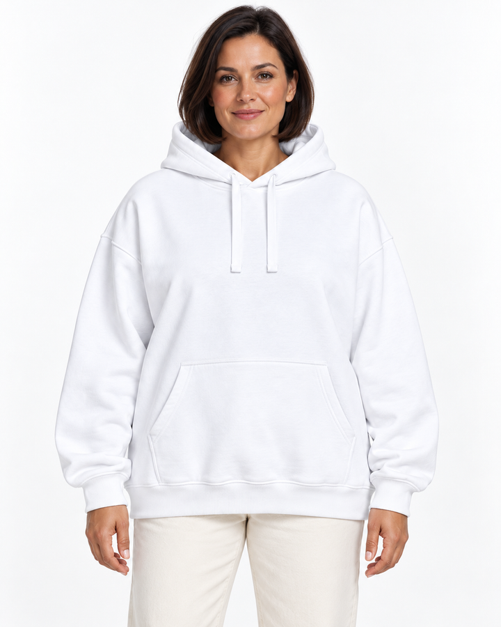 Sitztgut Damen-Hoodie aus Baumwolle, Oversized Fit – Weiß – Vorderansicht mit weiblichem Model