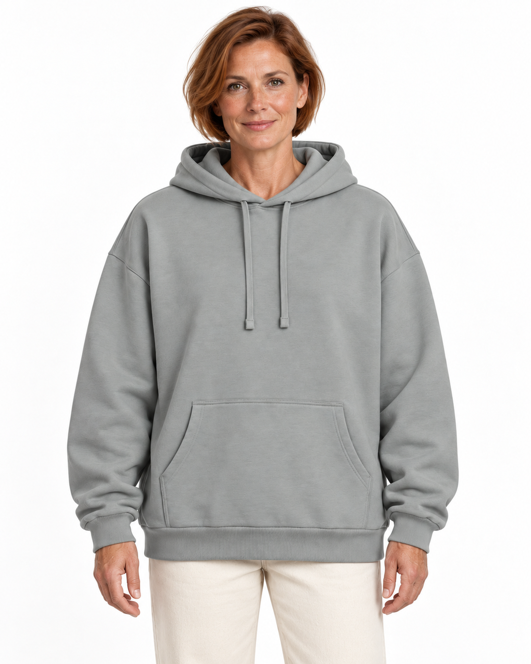 Sitztgut Damen-Hoodie aus Baumwolle, Oversized Fit – Misty Grey – Vorderansicht mit weiblichem Model