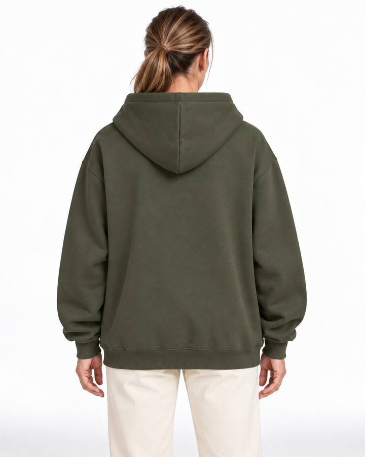 Sitztgut Damen-Hoodie aus Baumwolle, Oversized Fit – Khaki – Rückenansicht mit weiblichem Model