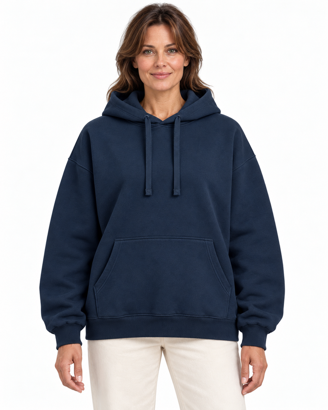 Sitztgut Damen-Hoodie aus Baumwolle, Oversized Fit – Marineblau – Vorderansicht mit weiblichem Model