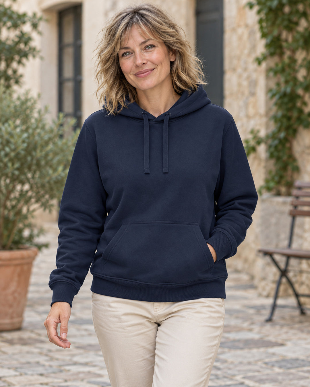 Sitztgut Damen-Hoodie mit Kängurutasche – Marineblau – Lifestyle 1