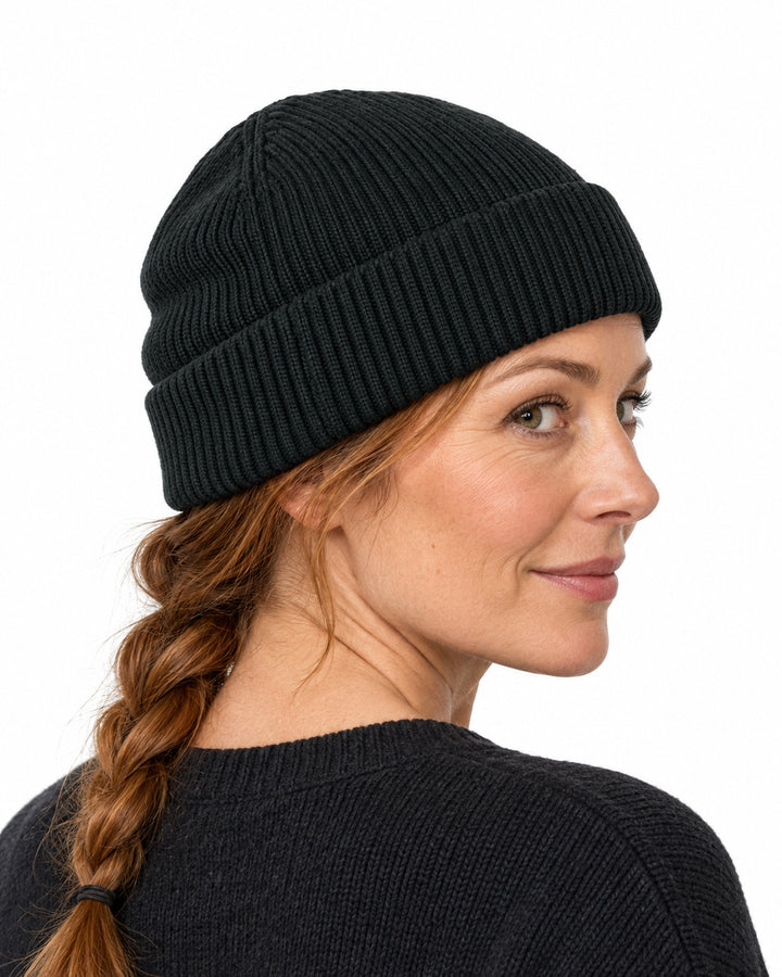 Sitztgut Damen-Rippstrick-Beanie mit Umschlag – Schwarz – Rückenansicht