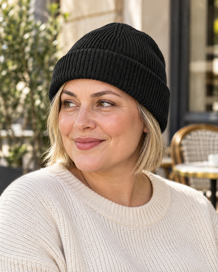 Sitztgut Damen-Rippstrick-Beanie mit Umschlag – Schwarz – Lifestyle 2