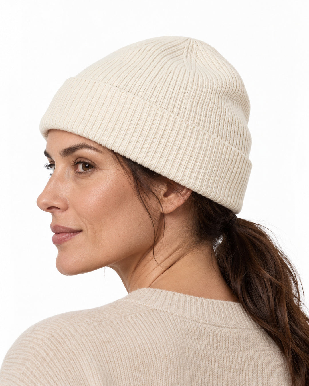 Sitztgut Damen-Rippstrick-Beanie mit Umschlag – Natur – Rückenansicht