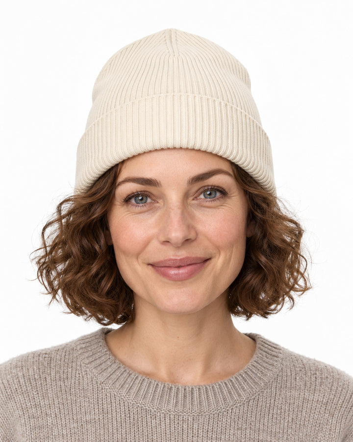 Sitztgut Damen-Rippstrick-Beanie mit Umschlag – Natur – Vorderansicht