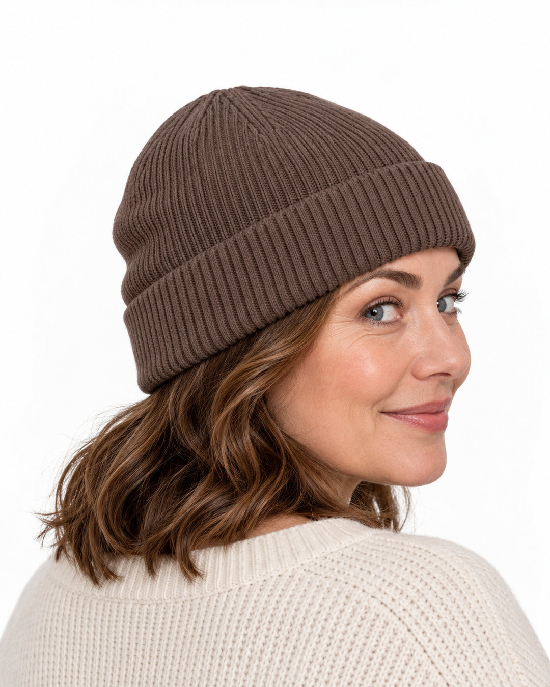 Sitztgut Damen-Rippstrick-Beanie mit Umschlag – Mokka – Rückenansicht