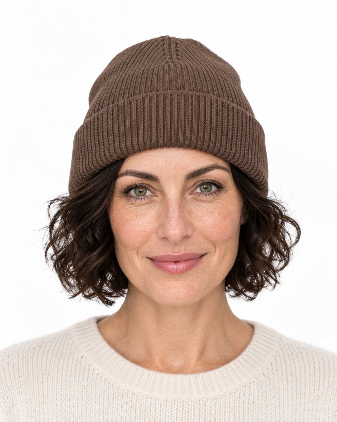 Sitztgut Damen-Rippstrick-Beanie mit Umschlag – Mokka – Vorderansicht