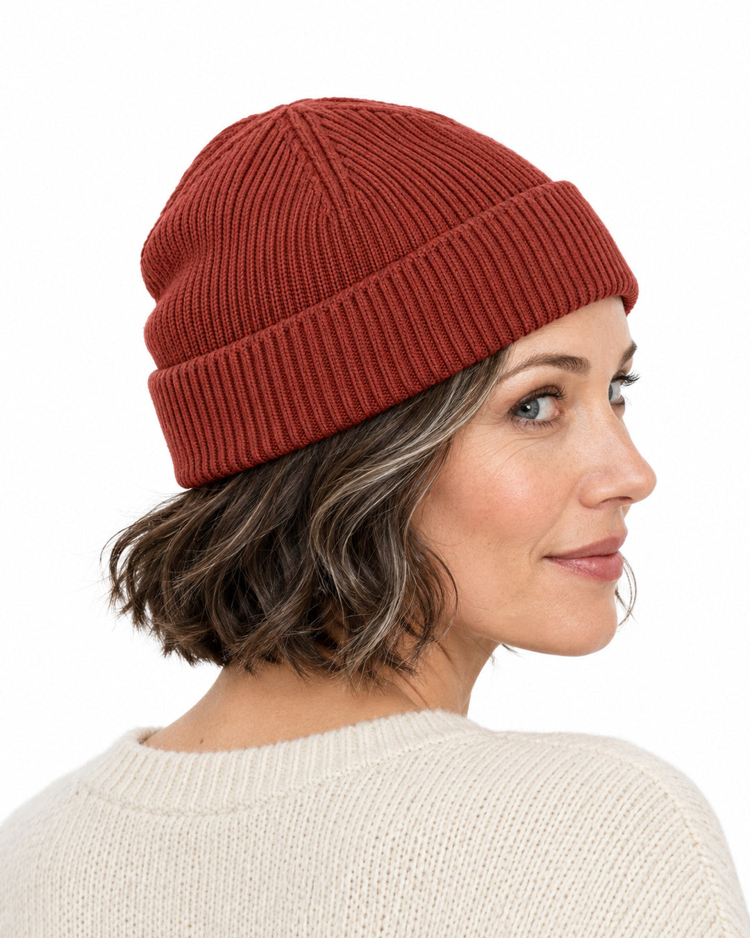 Sitztgut Damen-Rippstrick-Beanie mit Umschlag – Erdrot – Rückenansicht