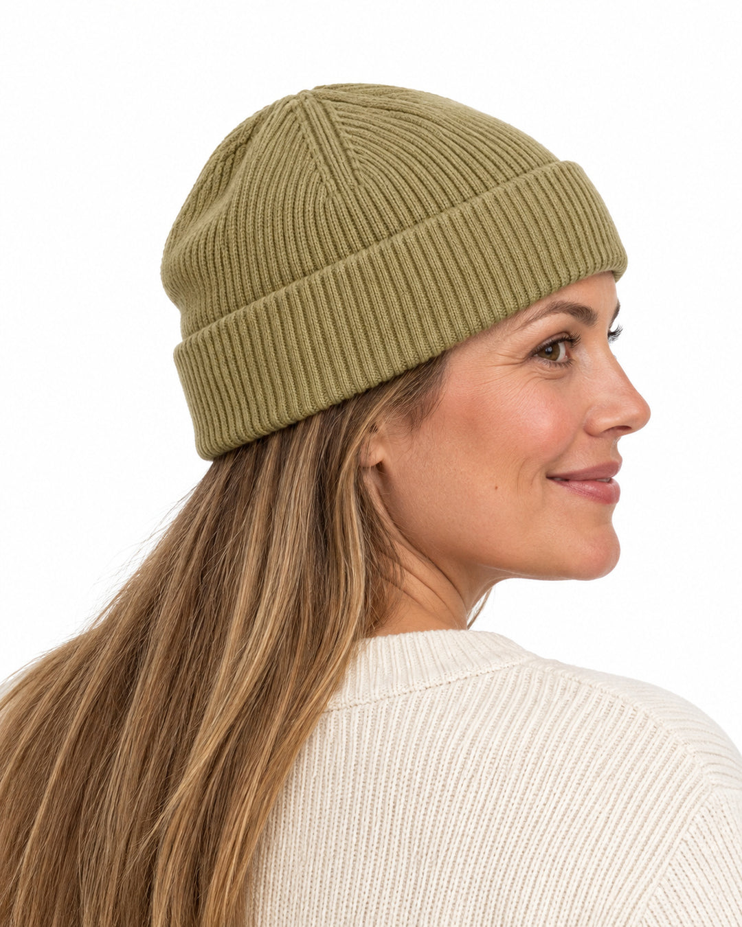 Sitztgut Damen-Rippstrick-Beanie mit Umschlag – Oliv – Rückenansicht