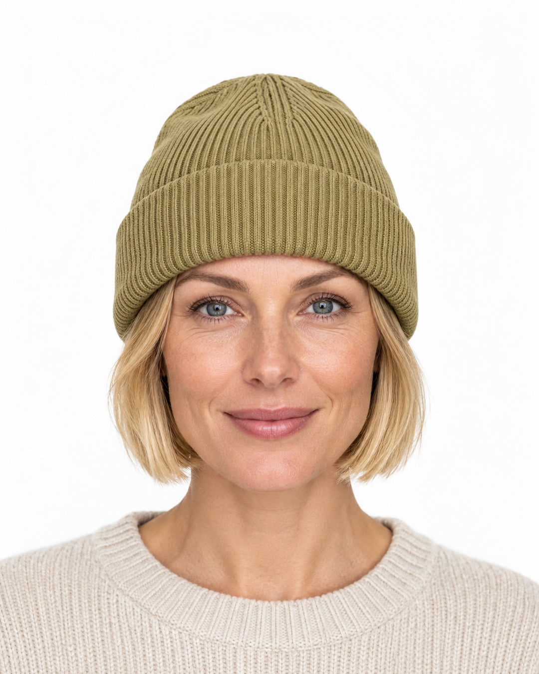 Sitztgut Damen-Rippstrick-Beanie mit Umschlag – Oliv – Vorderansicht