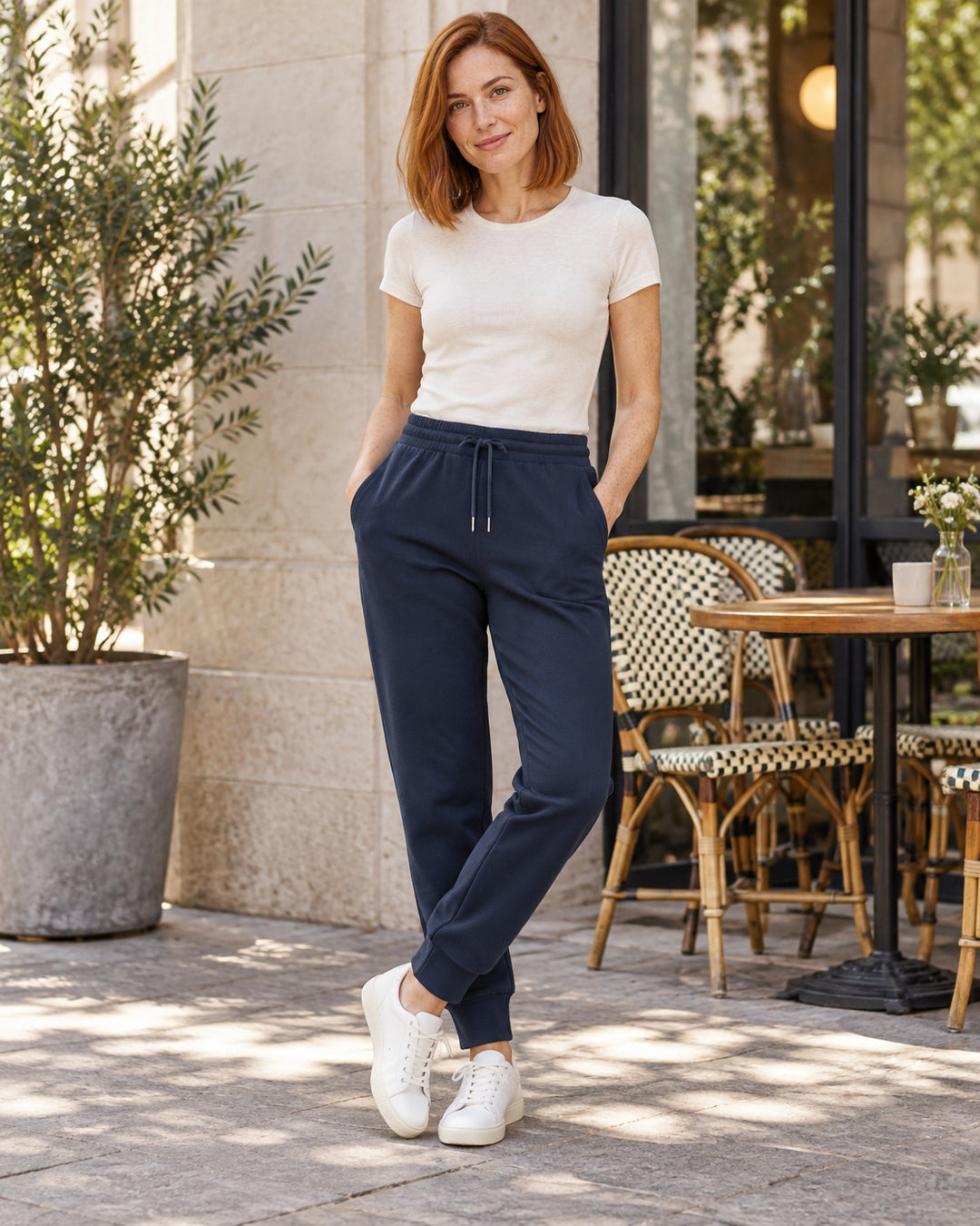 Sitztgut Damen-Jogginghose aus Baumwolle mit Rippbündchen – Marineblau – Lifestyle 2