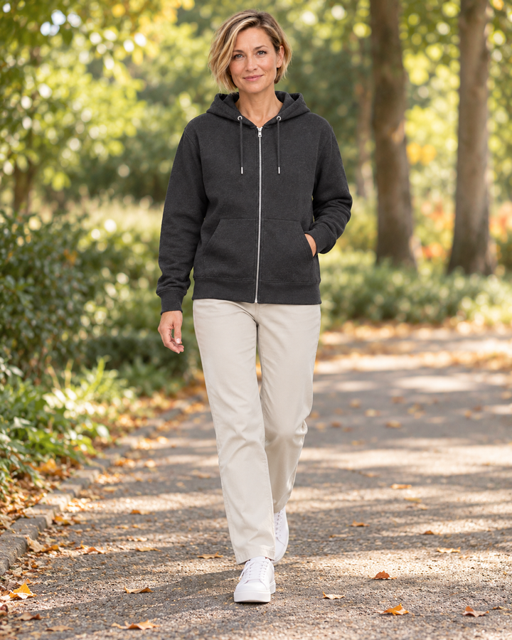 Sitztgut Damen-Sweatjacke aus Baumwolle mit Kapuze – Schwarz Vintage – Lifestyle 1 mit weiblichem Model
