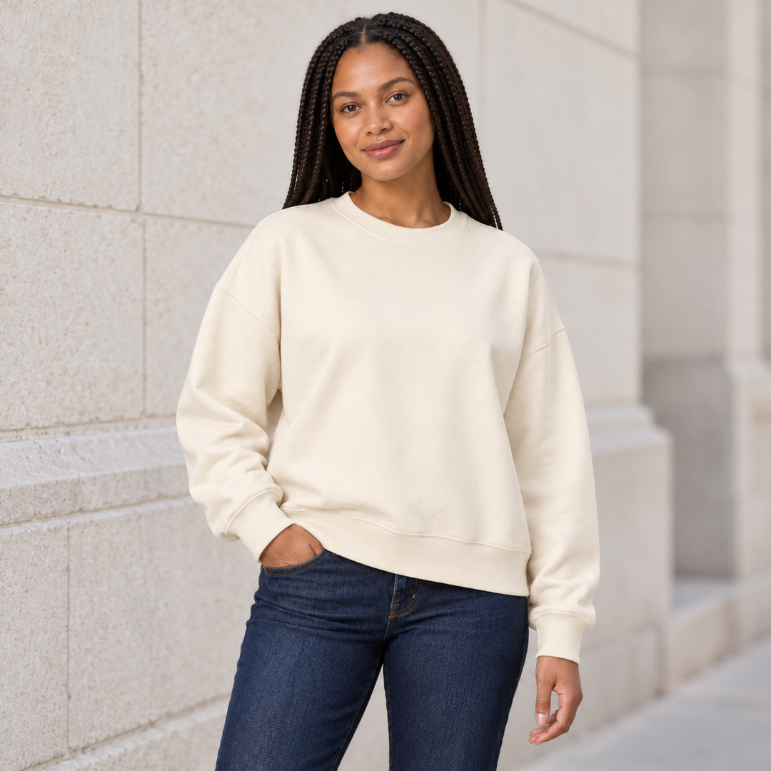 Sitztgut Damen-Sweatshirt aus Baumwolle, kurz geschnitten – Natur – Alltagsansicht
