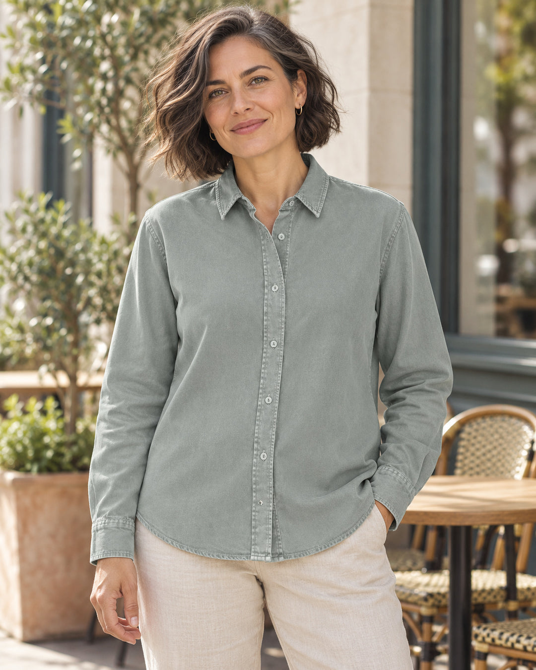 Sitztgut Damen-Langarmhemd aus Baumwoll-Twill – G. Dyed Misty Grey – Lifestyle 2