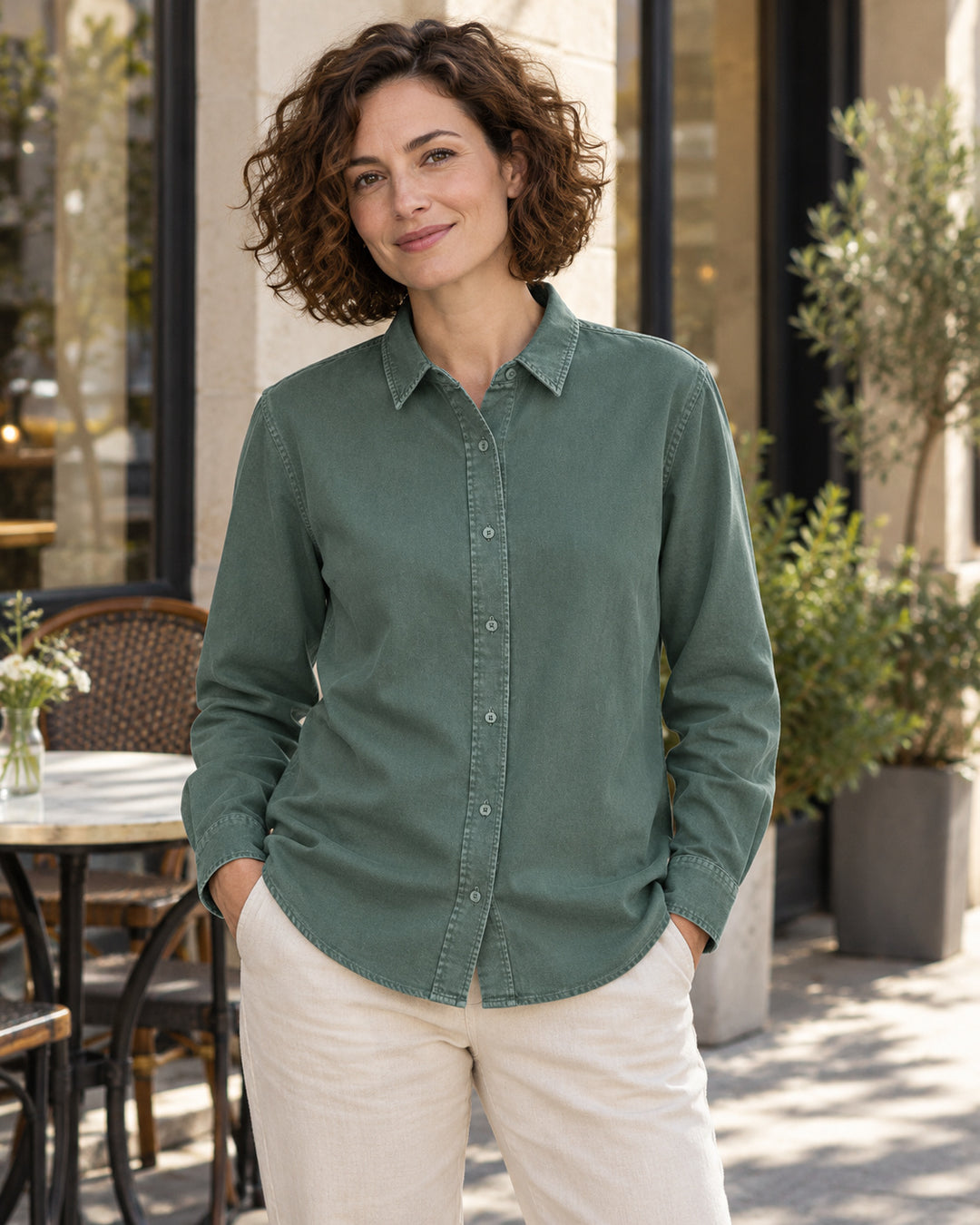 Sitztgut Damen-Langarmhemd aus Baumwoll-Twill – G. Dyed Green Bay – Lifestyle 2