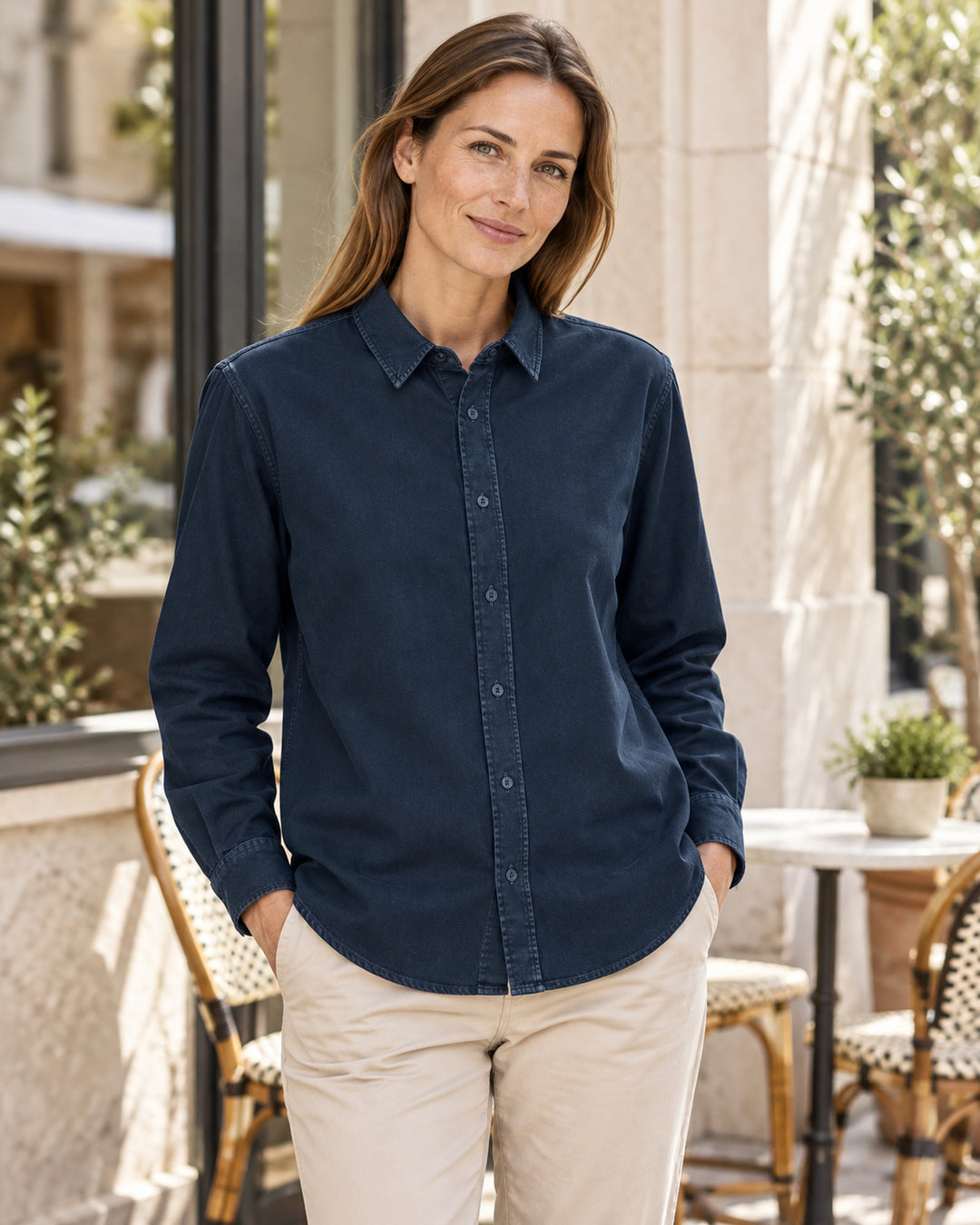 Sitztgut Damen-Langarmhemd aus Baumwoll-Twill – G.Dyed Navy – Lifestyle 2