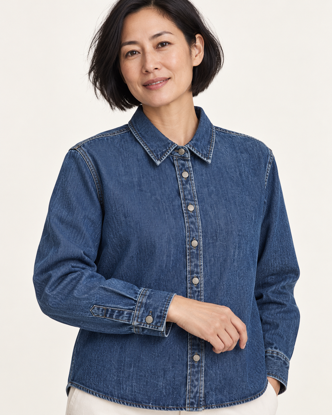 Sitztgut Unisex-Jeanshemd aus Baumwolle, Relaxed Fit – Mittelblau – Materialdetail