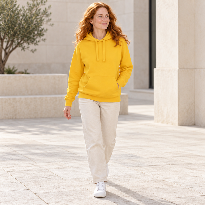 Sitztgut Unisex-Hoodie mit Kängurutasche – Spectra Yellow – Alltagsansicht