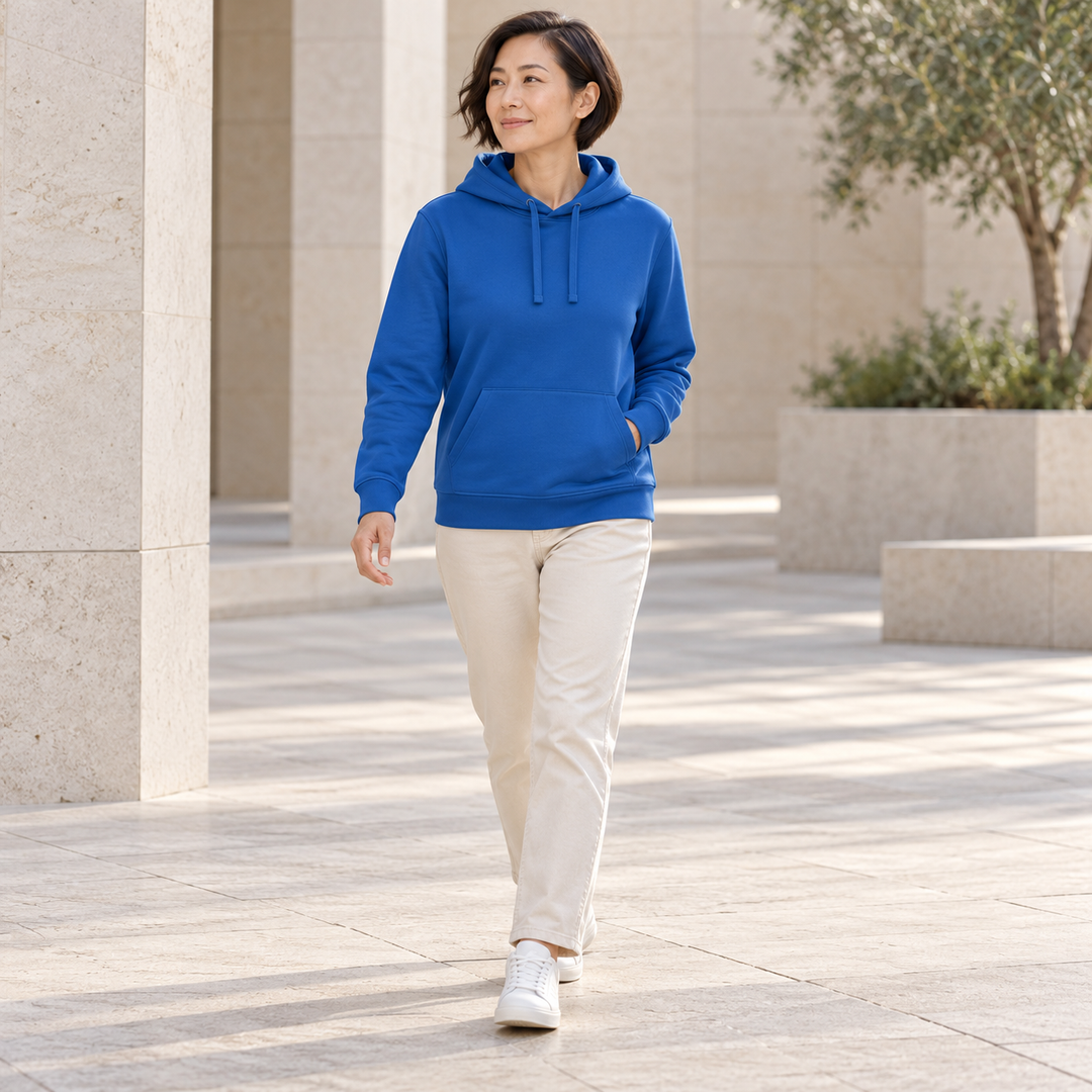 Sitztgut Unisex-Hoodie mit Kängurutasche – Royal Blue – Alltagsansicht
