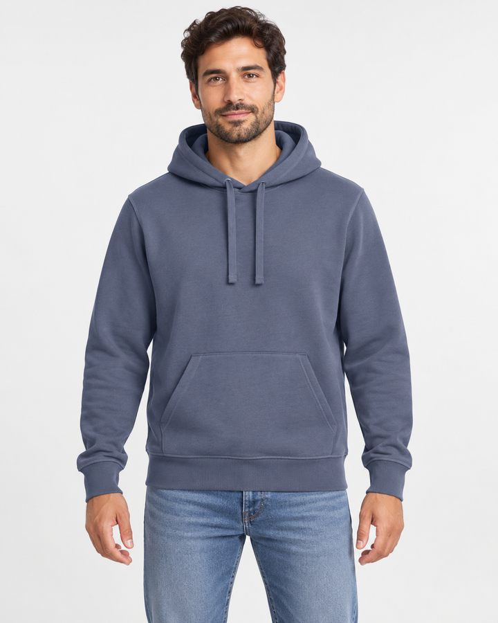 Sitztgut Unisex-Hoodie mit Kängurutasche – Blue Grey – Vorderansicht
