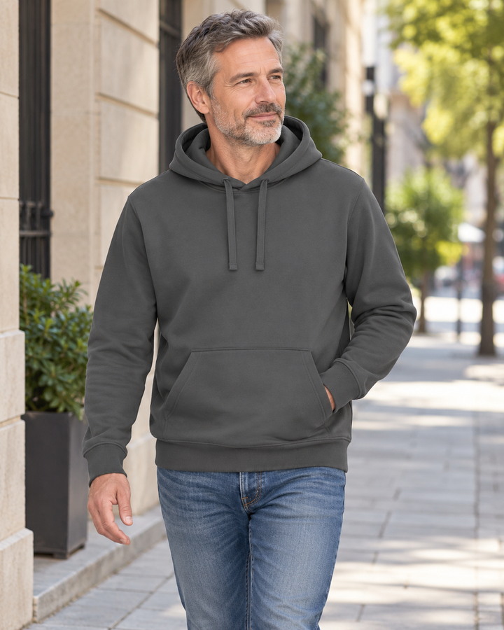 Sitztgut Unisex-Hoodie mit Kängurutasche – Anthracite – Alltagsansicht